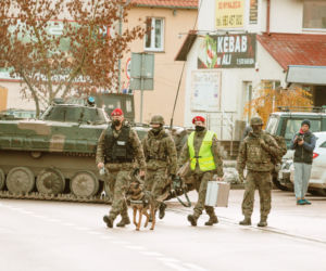 Orzysz. Szturm na urząd miejski. Żołnierze zablokowali centrum miasta [ZDJĘCIA]
