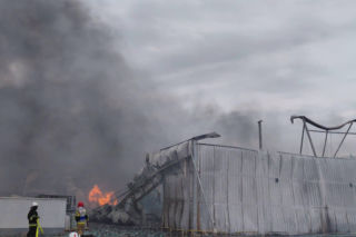 Pożar zniszczył część fabryki. Akcja strażaków trwała ponad dobę