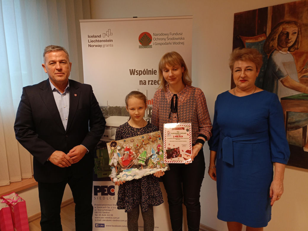 Podsumowanie konkursu na bożonarodzeniową kartkę świąteczną z recyklingu odbyło się w siedzibie Przedsiębiorstwa Energetycznego w Siedlcach
