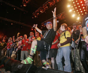 Od witraży i „uwalniania słoni” do Wielkiej Orkiestry Świątecznej Pomocy. Nieoczywiste oblicza Jurka Owsiaka