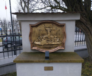 To miasto w województwie łódzkim zachwyca zabytkowym rynkiem. W średniowieczu stało się sławne