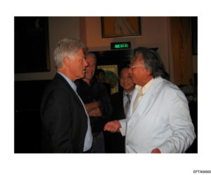 Opublikowano kolejną partię zdjęć z akt Epsteina wśród nich Bill Clinton i Michael Jackson