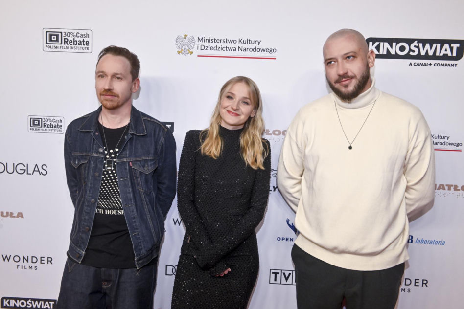 Rozbicki w mokasynach, Szczawińska z torebką za krocie i "młodziutka" Torbicka. Tłum gwiazd na premierze filmu