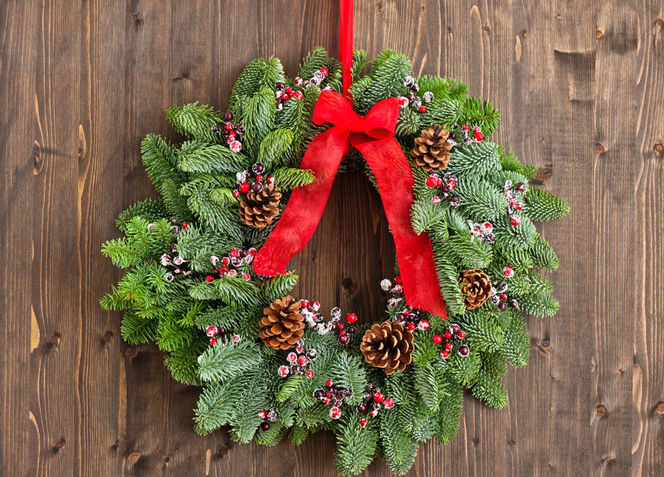 Dekoracje drzwi wejściowych na Boże Narodzenie