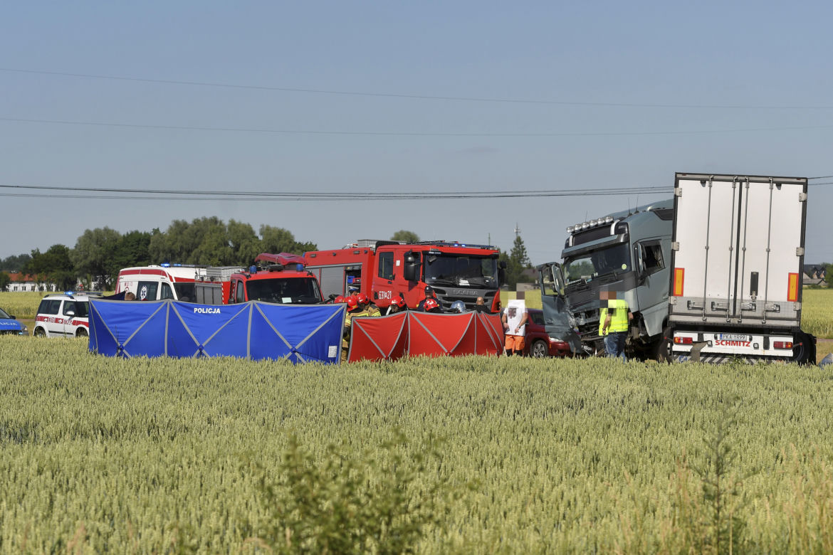Znak "stop" stanął na skrzyżowaniu śmierci. Minął rok od potwornej tragedii w Elżbietowie