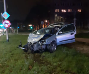 Wrąbał w radiowóz i próbował zwiać