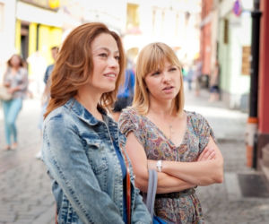 Lekarze 3 odcinek 1 (odc. 27). Alicja (Magdalena Różczka), Sylwia (Katarzyna Bujakiewicz)