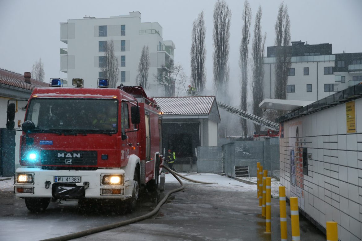Pożar Lidla na Bielanach. 20 jednostek straży na miejscu.