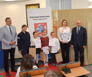 „Plastyczne Oscary” i mosty między pokoleniami. Wielki finał konkursów w ramach kampanii „Widzę – rozmawiam – reaguję” w Siedlcach