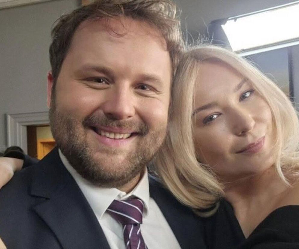 Aktorzy serialu Barwy szczęścia, Sebastian Perdek i Marta Dąbrowska. O losach Klemensa i Karoliny czytaj w SE Superseriale.