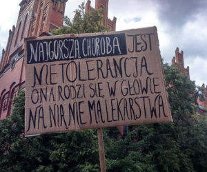  Toruń mówi NIE mowie nienawiści! Tęczowy wiec na Rynku Staromiejskim [ZDJĘCIA]