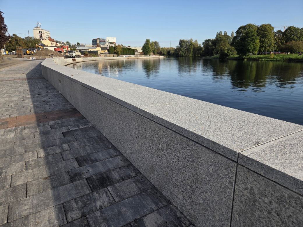 Tak zmieniają się bulwary nad Brdą. Trwa rewitalizacja nabrzeża w Bydgoszczy