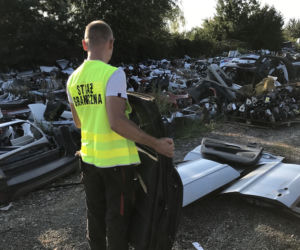 Handlowali częściami z kradzionych samochodów