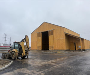 Na autostradzie A2 na wschód od Warszawy prace idą pełną parą, zarówno w dzień, jak i po zmroku