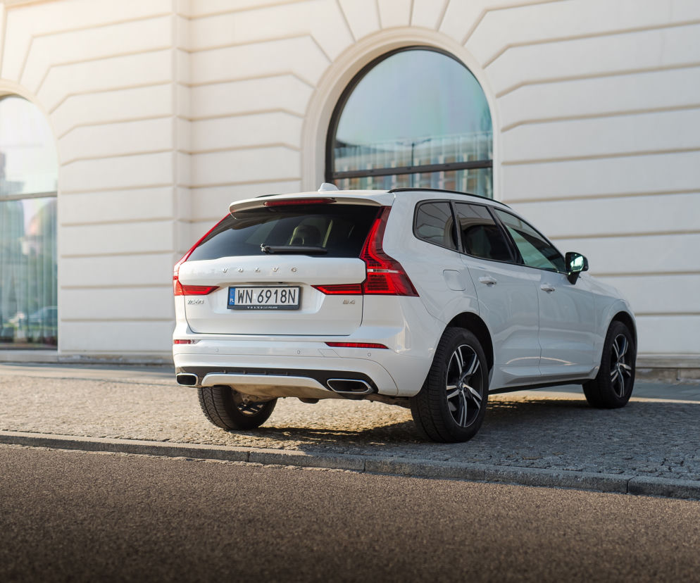 Volvo XC60 B4 Mild Hybrid FWD AT8 Momentum