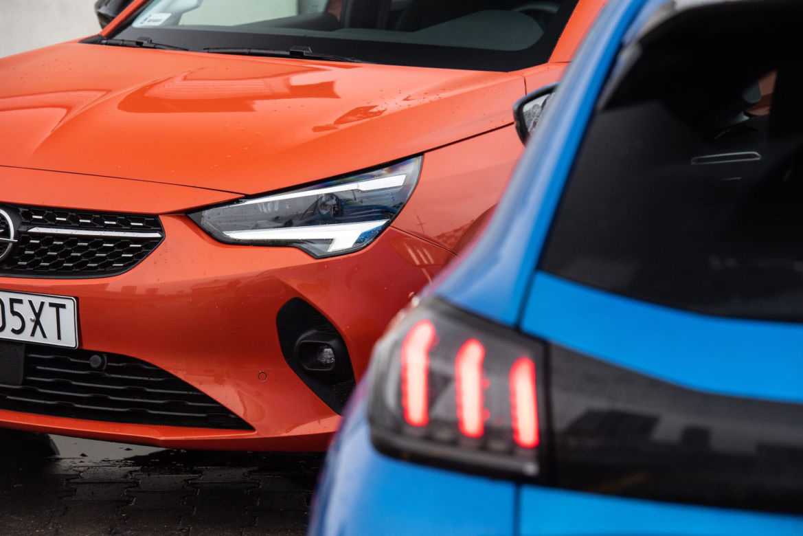 Peugeot 208 Allure vs Opel Corsa Elegance