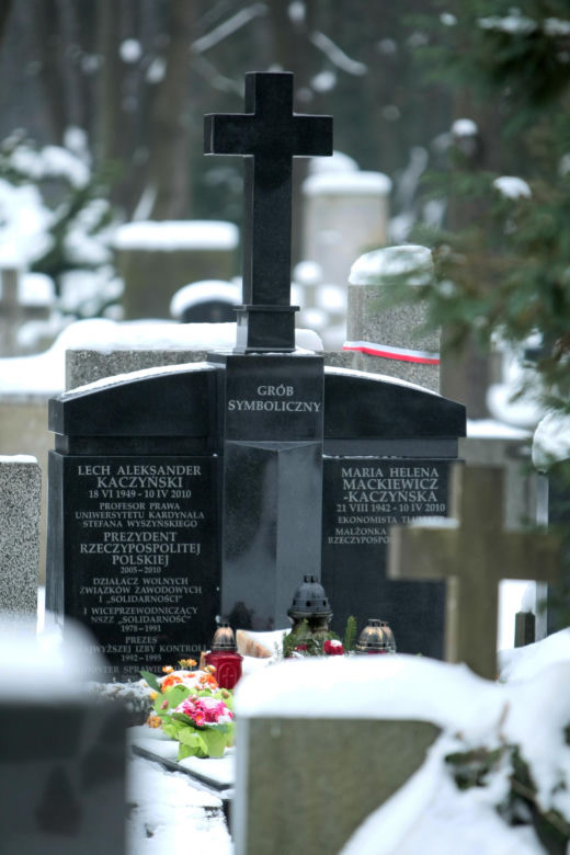 Tak wyglądał grób rodziny Kaczyńskich w 2010 roku