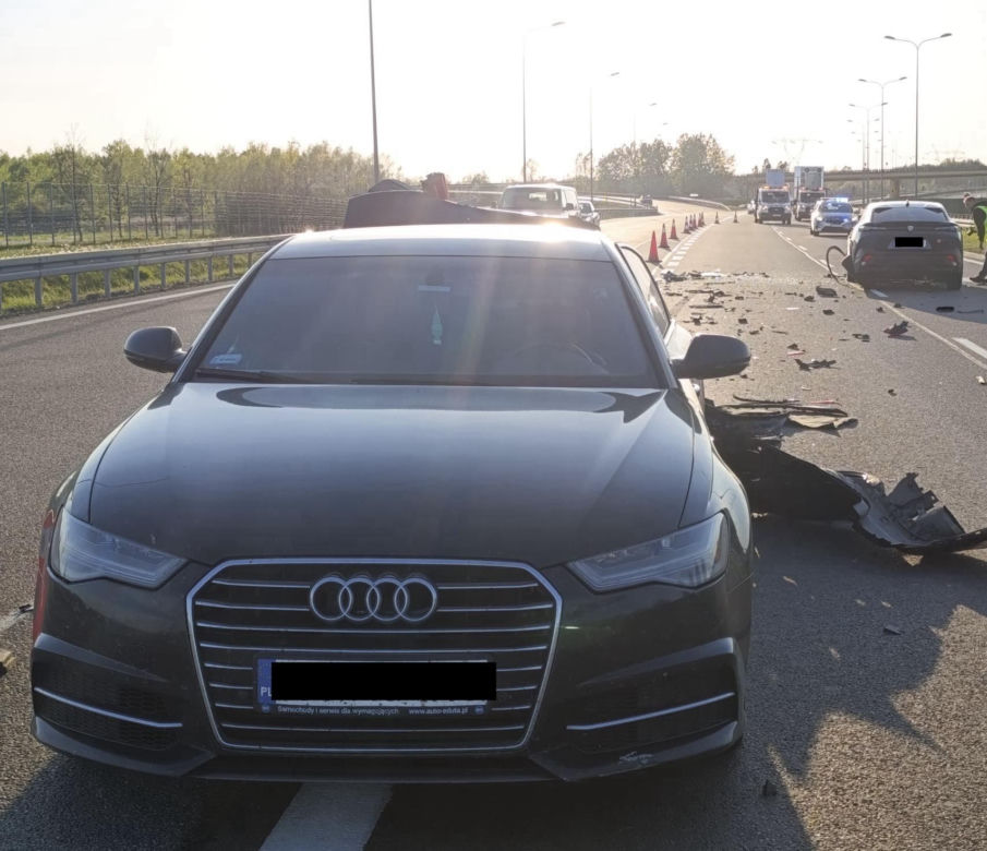 Wypadek na ekspresówce. Dwie osoby trafiły do szpitala