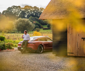 Wojciech Modest Amaro jeździ nowym Porsche Taycan