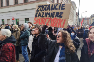 Bunt mieszkańców na Kazimierzu. W tle zakon i luksusowy hotel