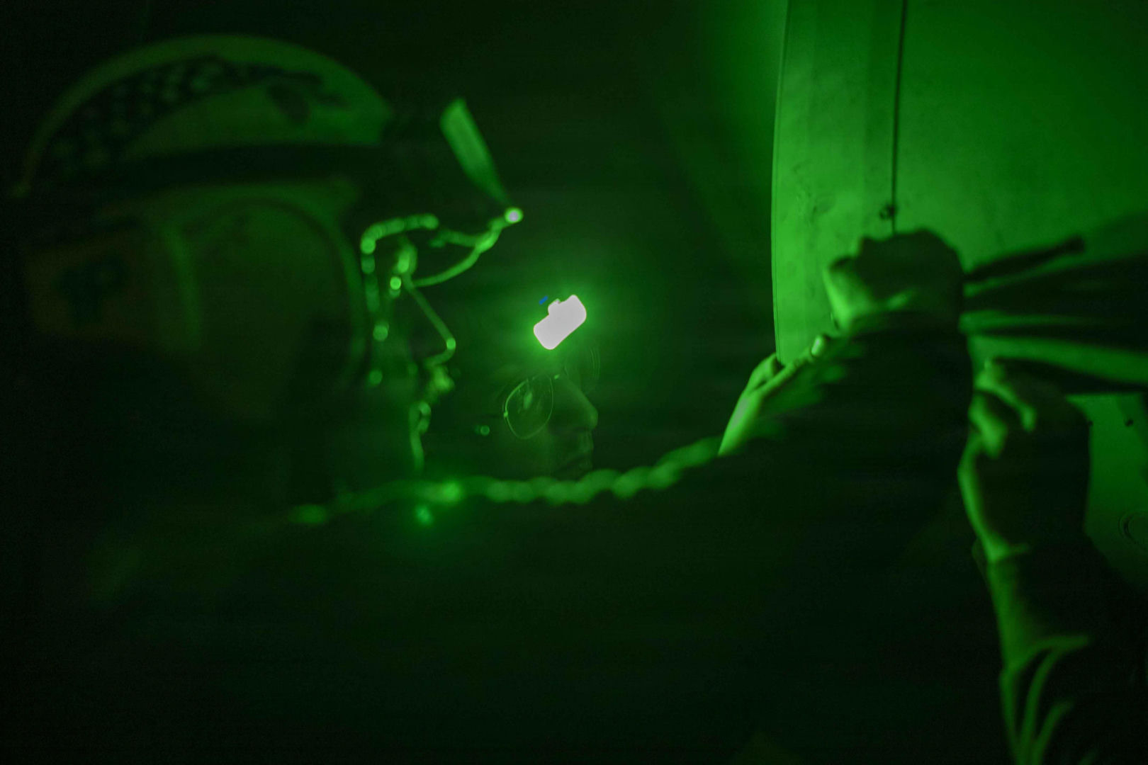 USS "Abraham Lincoln" na Morzu Arabskim. Tyrania dystansu jako granica amerykańskiej projekcji siły