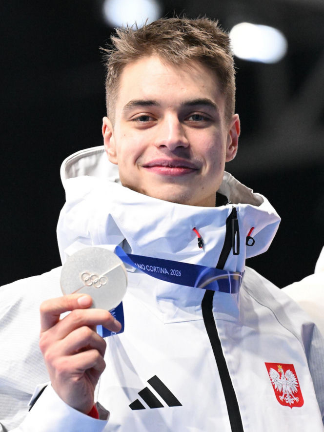 Panczenista Władimir Siemirunnij po biegu na 10 km, który dał mu srebrny medal olimpijski