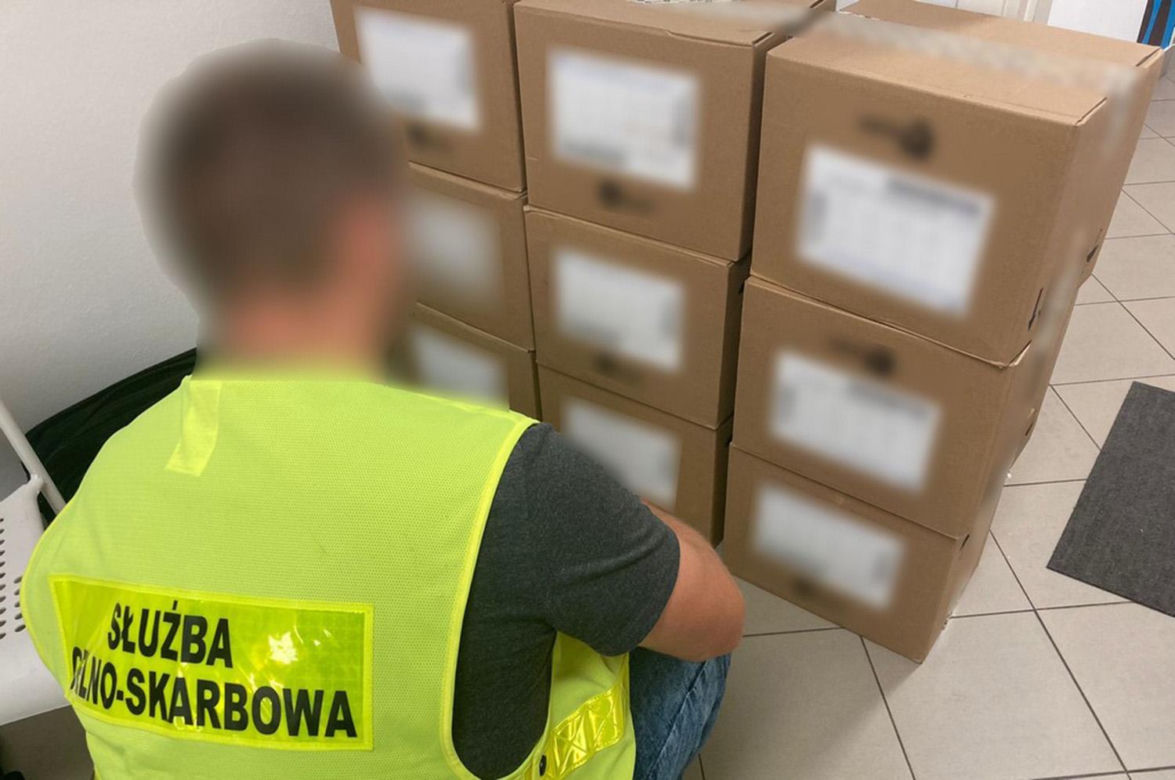 Kradli przemycaną z Chin substancję. Produkowali tabletki na potencje
