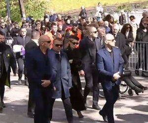 Wzruszona Doda w kondukcie żałobnym na pogrzebie Łukasza Litewki. Piosenkarka żegna zaprzyjaźnionego posła