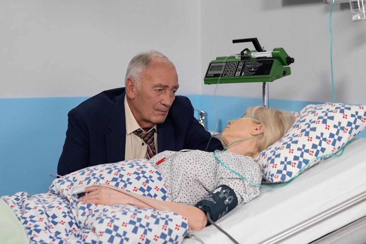Pierwsza miłość, odcinek 4270. Ewa (Ewa Gawryluk), Karol Weksler (Karol Strasburger)