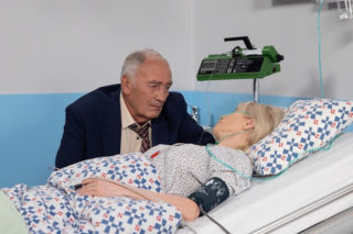 Pierwsza miłość, odcinek 4270. Ewa (Ewa Gawryluk), Karol Weksler (Karol Strasburger)