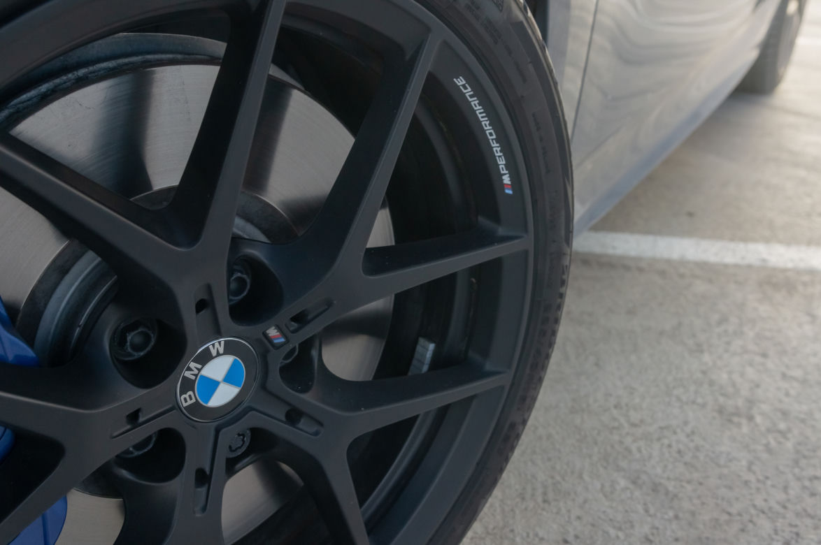 Mercedes-AMG A 35 4MATIC vs. BMW 120d xDrive