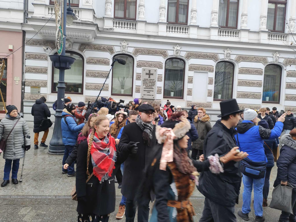 Polonez dla Łodzi. Setki łodzian we wspólnym tańcu [ZDJĘCIA]