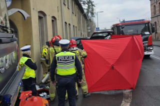 Nagłe zasłabnięcie i groźny finał. 85-latek trafił do szpitala po wypadku