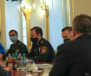 Sztab kryzysowy w Białymstoku. Sytuacja po nocy trudna, ale nie beznadzieja