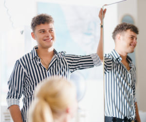 Przyjaciółki 19 sezon. Fryzjer Patryk (Adam Zdrójkowski)