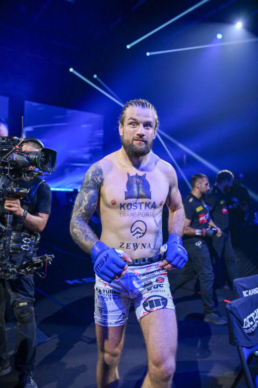 XTB KSW 121. Potężny cios w krocze, trybuny zamarły!