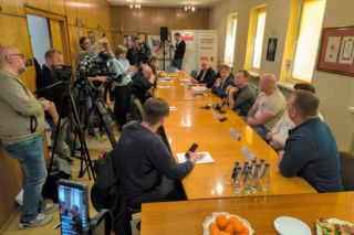 Konflikt w Agro-Rydzynie. Pracownicy skarżą się na warunki pracy