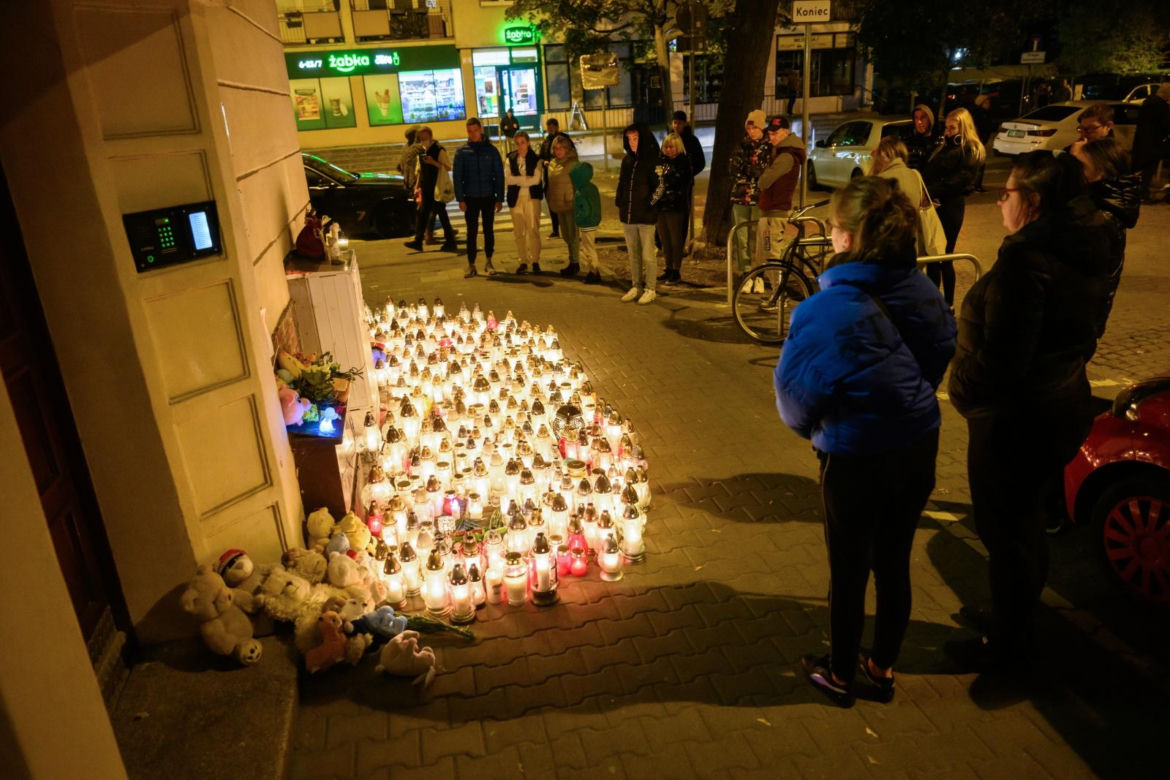 Poznań pogrążony w żałobie po morderstwie 5-latka. Tak poznaniacy żegnają ofiarę nożownika