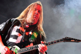 Jeff Hanneman nigdy nie pochwalał nazizmu. Żona zmarłego gitarzysty Slayera wypuściła mocne oświadczenie 