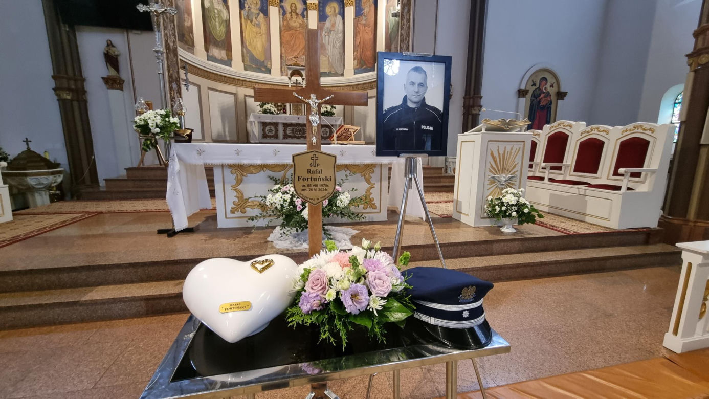 Pogrzeb podinsp. Rafała Fortuńskiego. Policjant to ofiara szaleńca ze Słupska