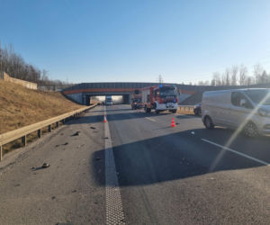 Wypadek na S3 pod Jaworem. Bus uderzył w ciężarówkę  