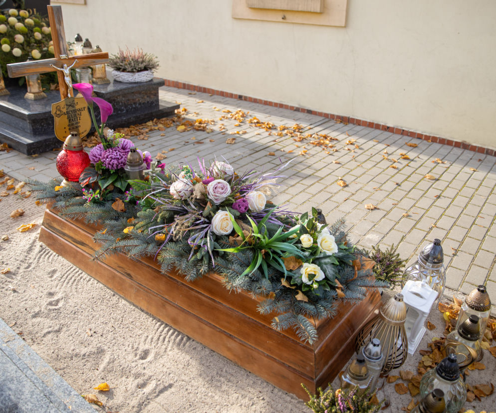 Arcybiskup Juliusz Paetz. Miał spocząć w katedrze, skończył w drewnianej mogile
