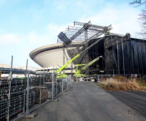 Scena Sylwestra z Dwójką TVP w trakcie budowy