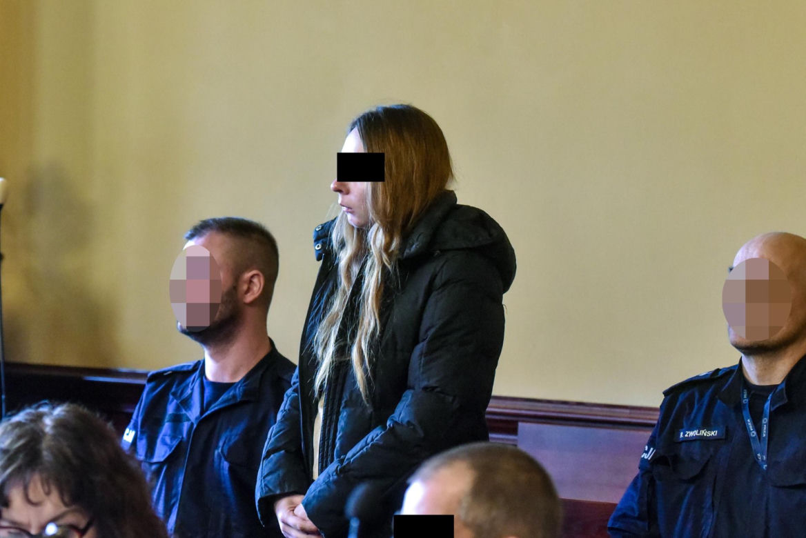 Ruszył proces zwyrodniałych rodziców, którzy zabili 3-letnią córeczkę, zawinęli jej ciało w dywan i pojechali na wakacje