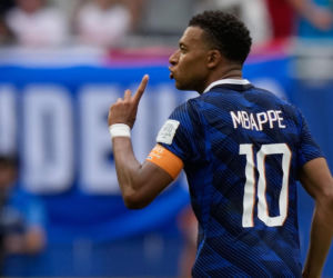 Kylian Mbappe z aktorką Ester Exposito na wakacjach na Sardynii