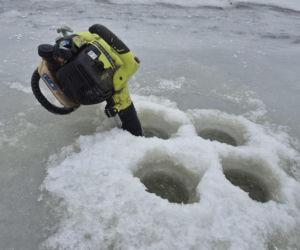 Wycinanie przerębli na zalewie siedleckim 2026
