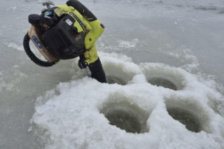 Wycinanie przerębli na zalewie siedleckim 2026