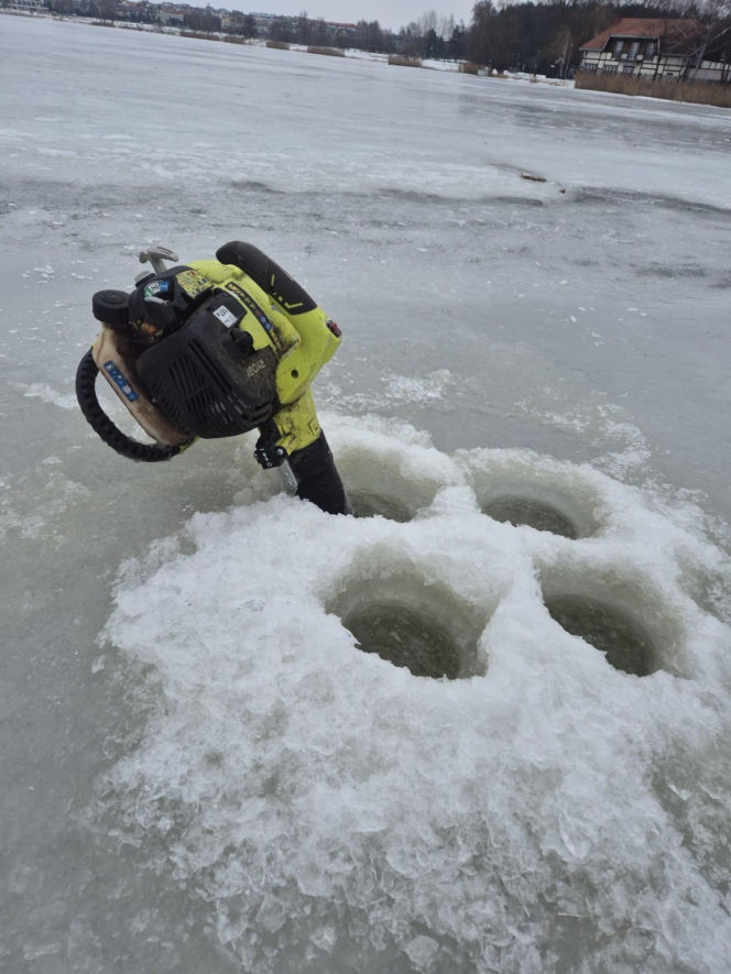 Wycinanie przerębli na zalewie siedleckim 2026
