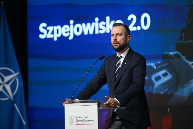 Szef MON Władysław Kosiniak-Kamysz podczas konferencji "Szpejowisko 2.0" w siedzibie Dowództwa Wojsk Obrony Terytorialnej w Zegrzu