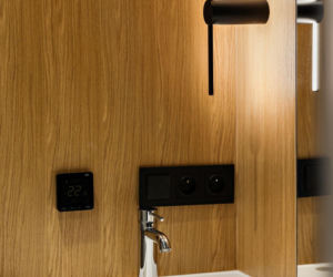 Między minimalizmem a złotym detalem. Elegancki dom w Katowicach